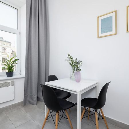 1-Bedroom Apartment - 65 Dluga Street Krakow Exterior photo