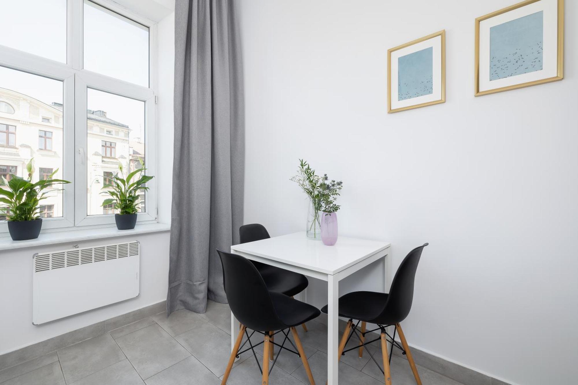 1-Bedroom Apartment - 65 Dluga Street Krakow Exterior photo